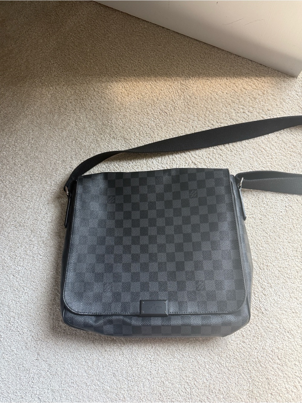 Louis Vuitton - Damier Graphite District messenger bag